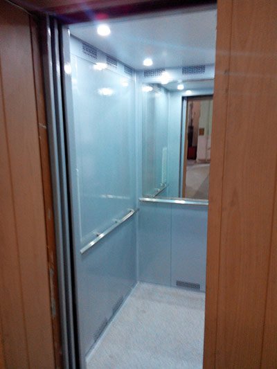 Купе кабины пассажирского лифта, г/п 500 кг. после модернизации