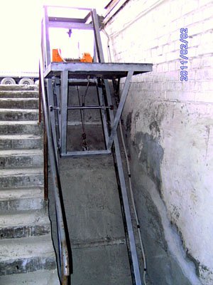 Пантусный подъемник вдоль лестницы ООО "Нестор", г. Киев